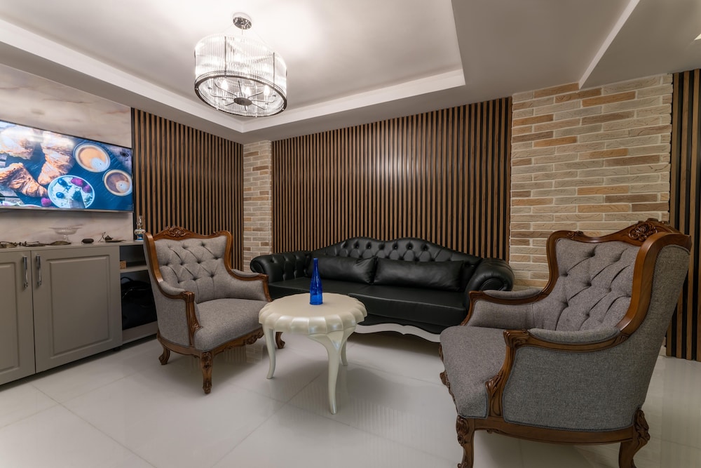 Rubby Hotel 5