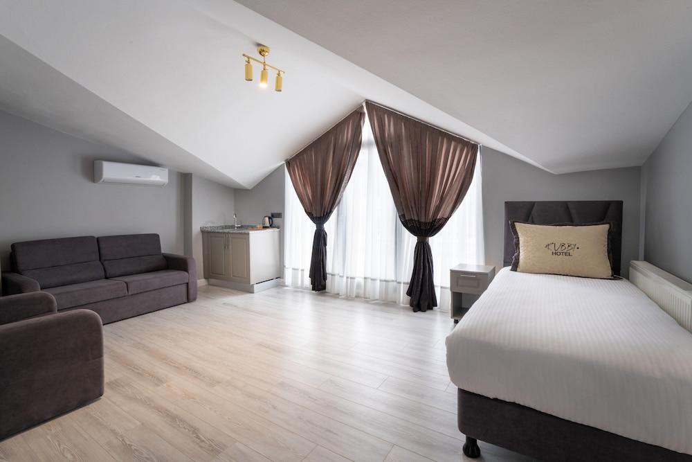 Rubby Hotel 19