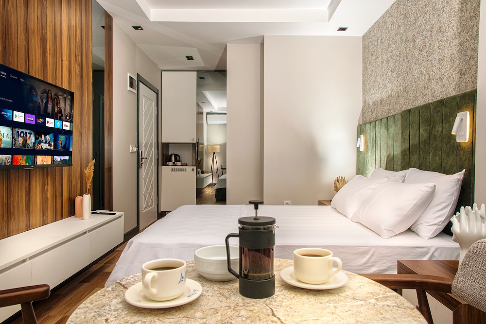 La Mia Suites 8