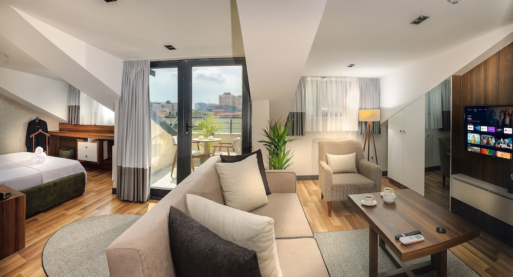 La Mia Suites 14