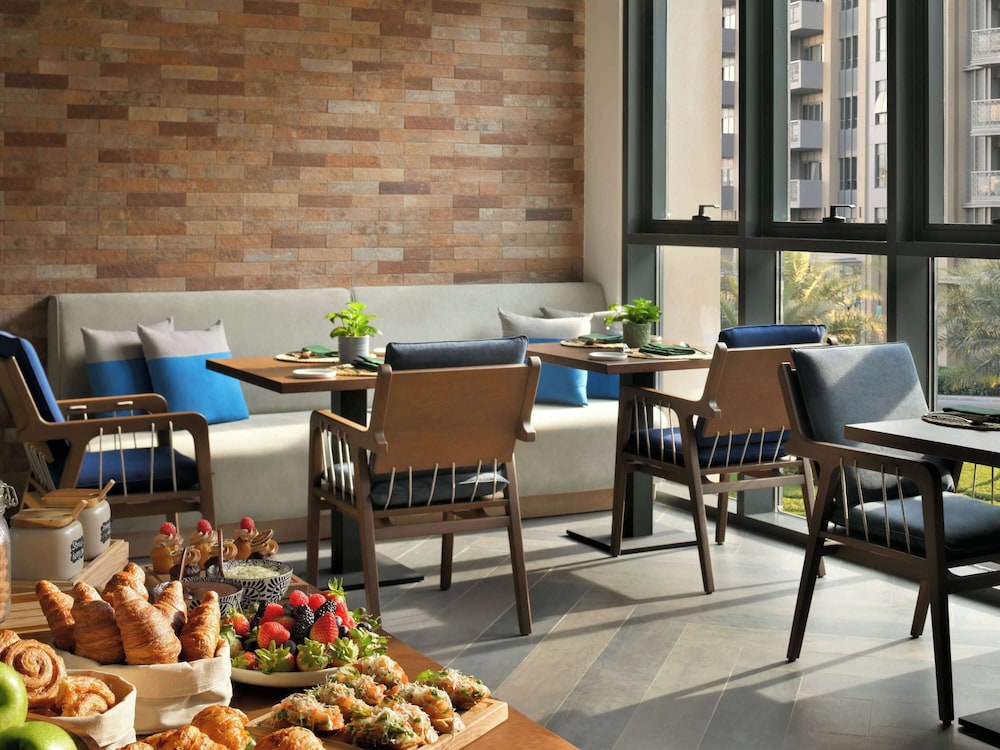 Mercure Dubai Deira 23