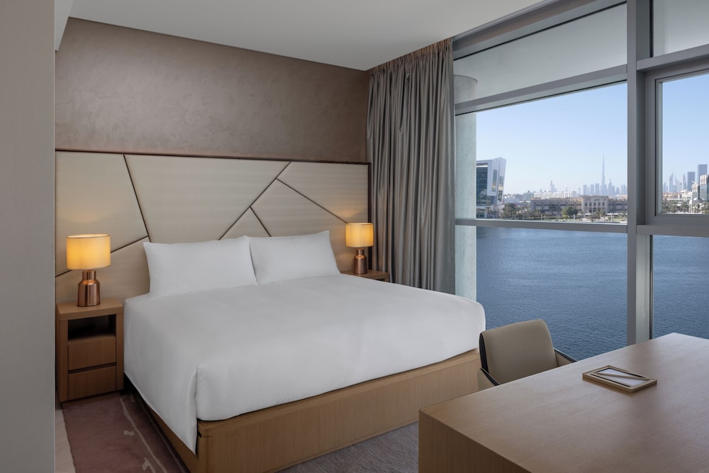 Hilton Dubai Creek Residences 7