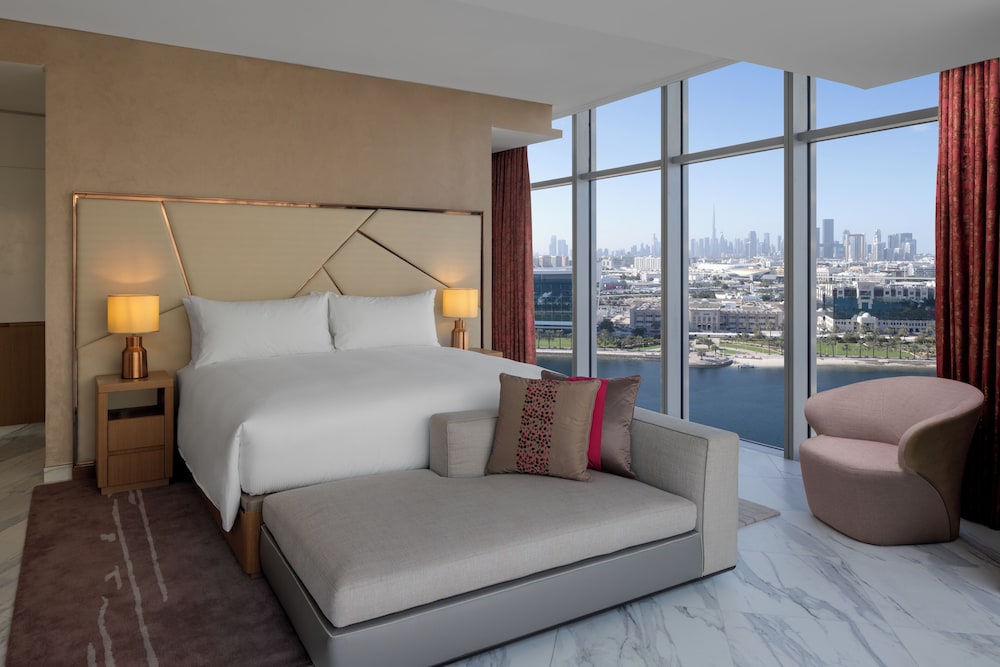 Hilton Dubai Creek Residences 10