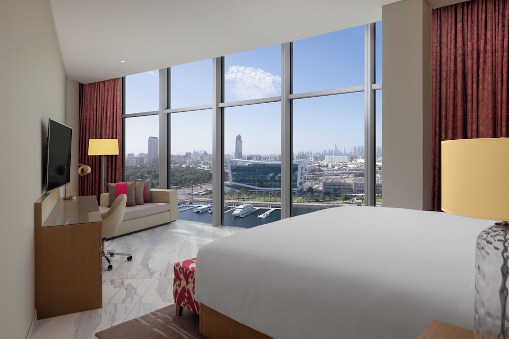 Hilton Dubai Creek Residences 8