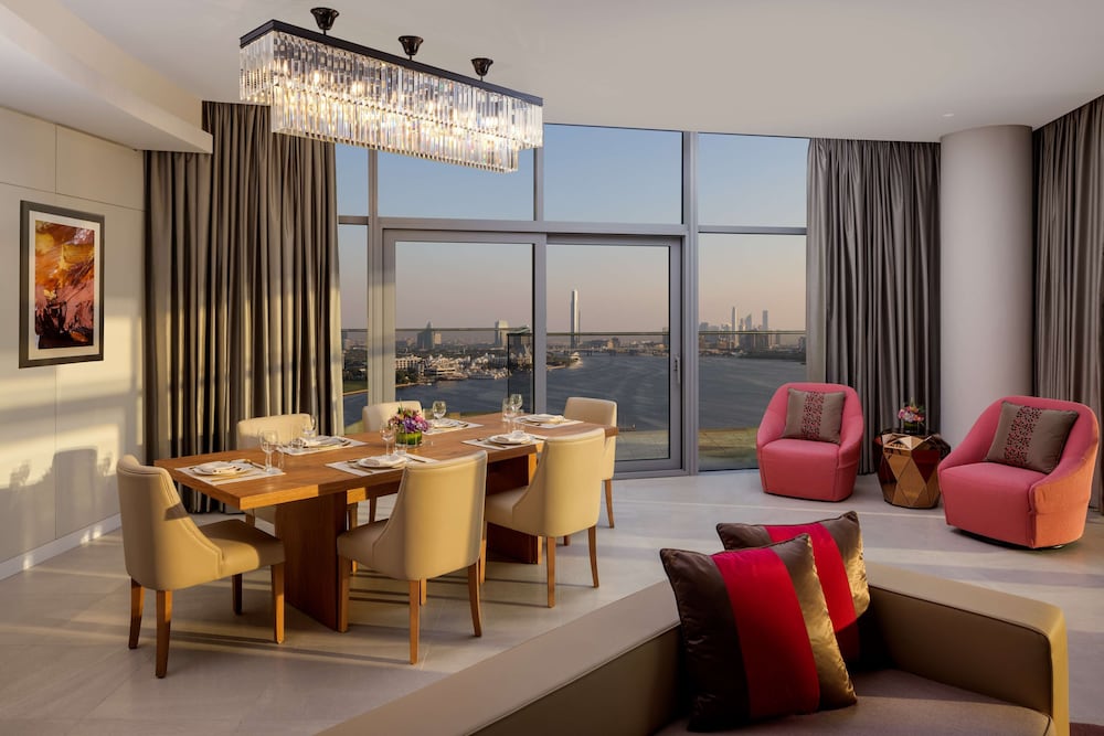 Hilton Dubai Creek Residences 18
