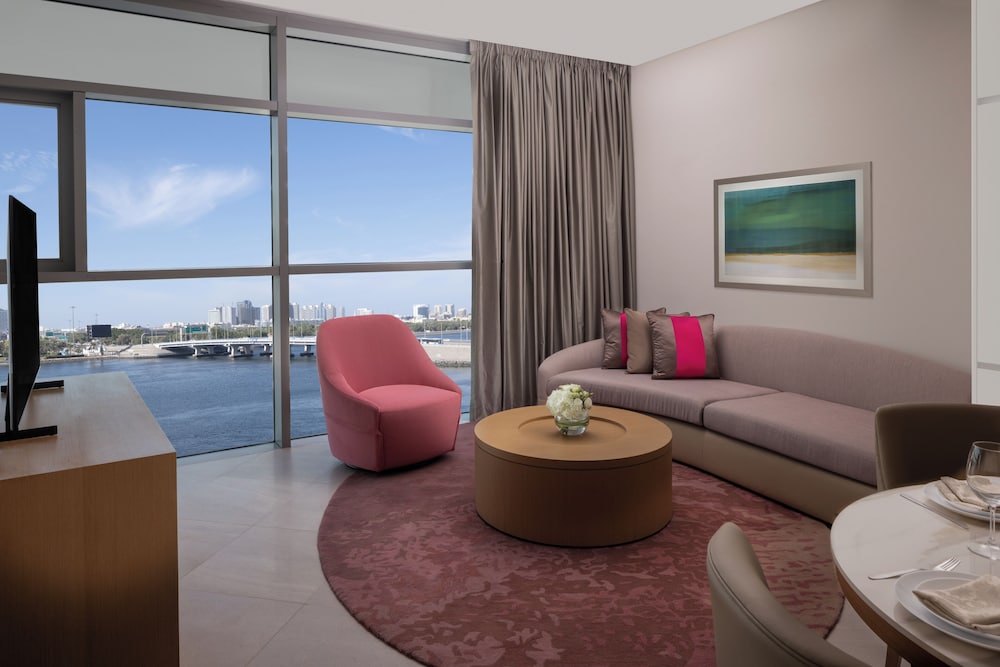 Hilton Dubai Creek Residences 22