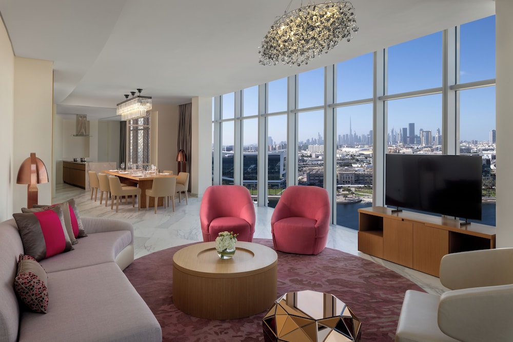Hilton Dubai Creek Residences 23