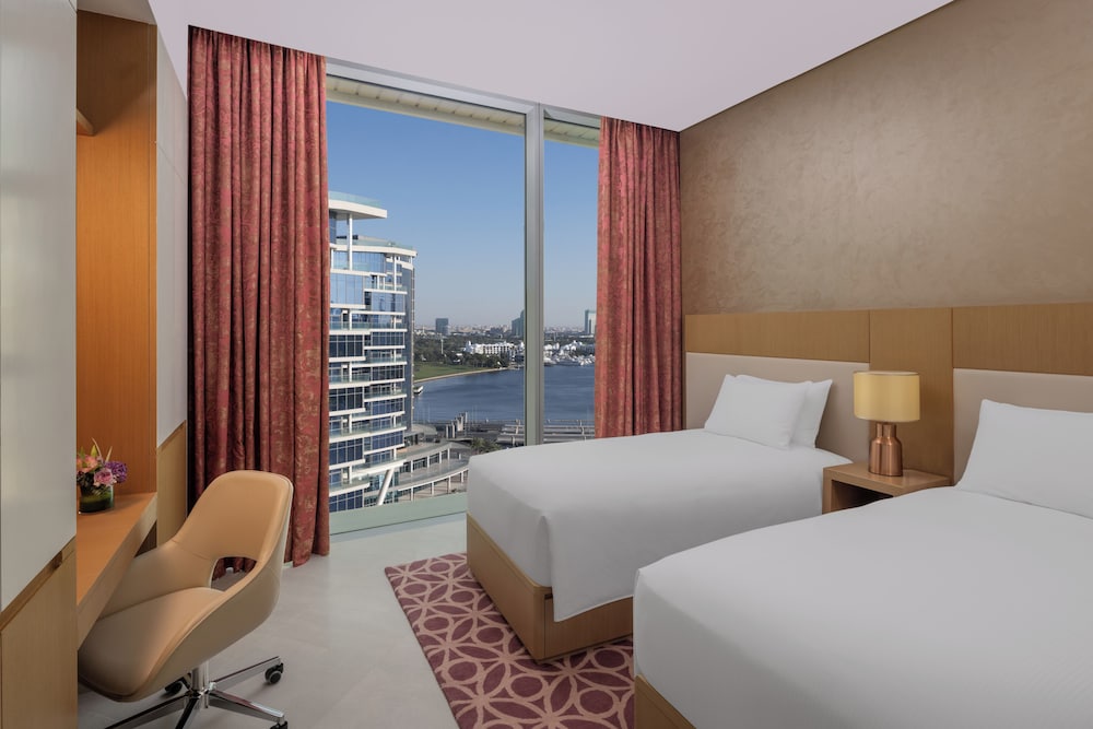 Hilton Dubai Creek Residences 15