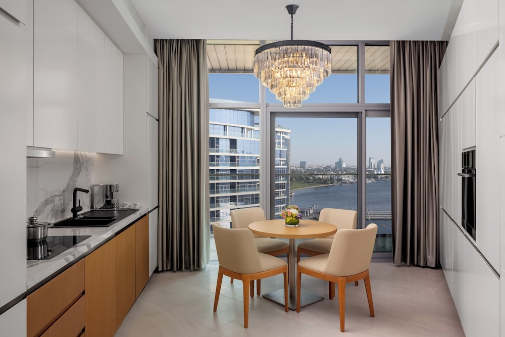 Hilton Dubai Creek Residences 17