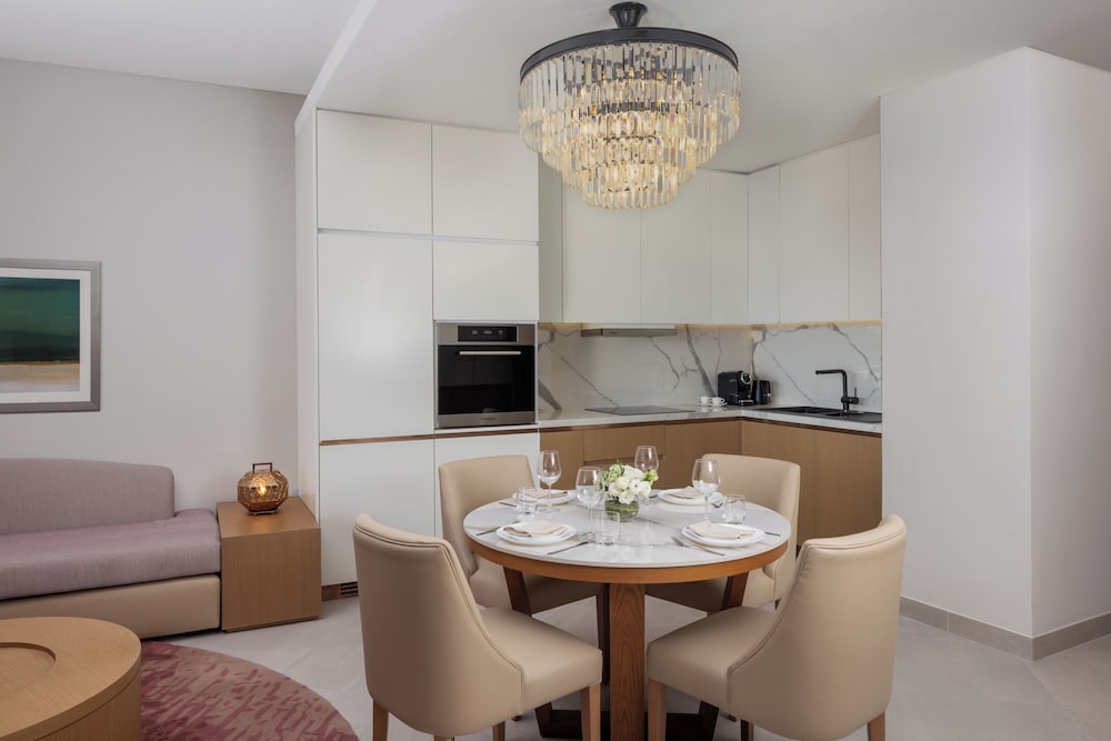 Hilton Dubai Creek Residences 21