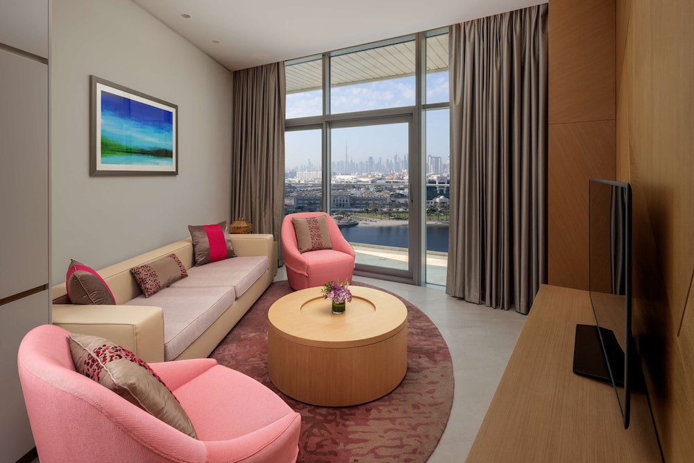 Hilton Dubai Creek Residences 19
