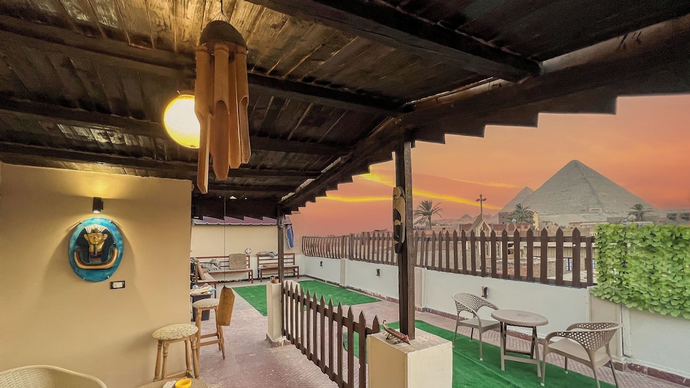 Osiris pyramids View Inn 3