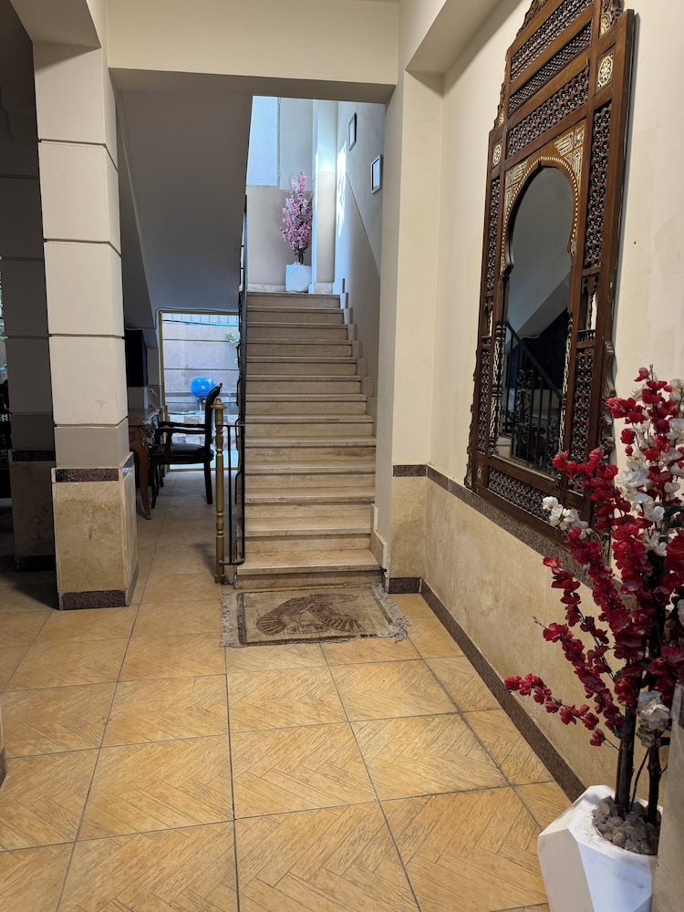 Osiris pyramids View Inn 15