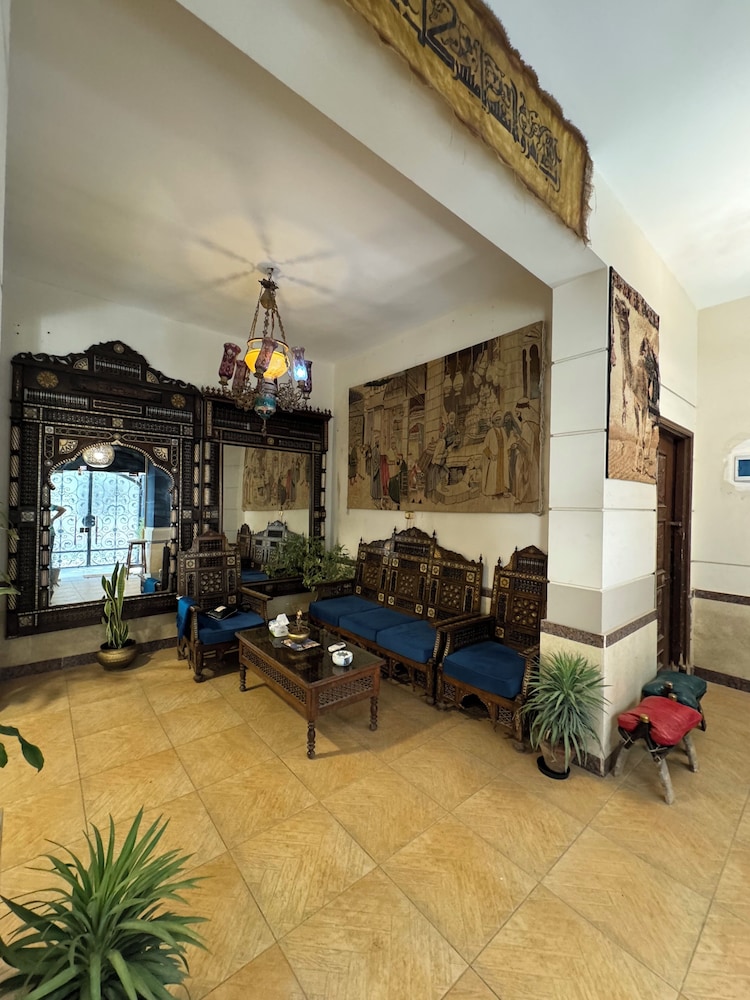 Osiris pyramids View Inn 18