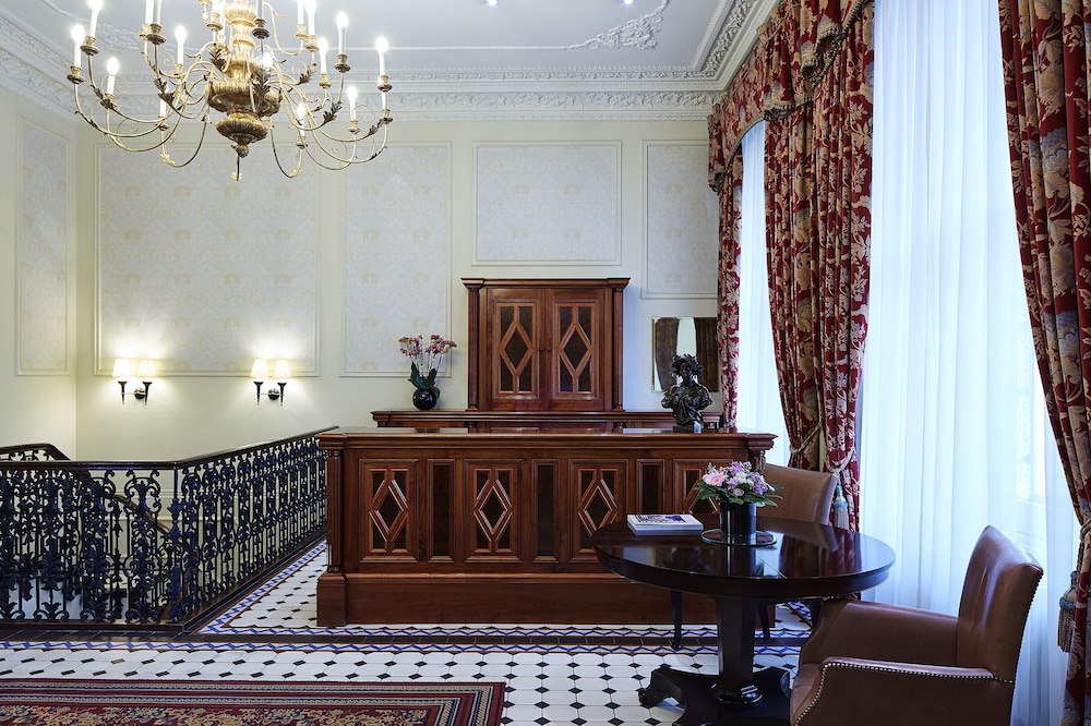 Cheval Hyde Park Gate 4