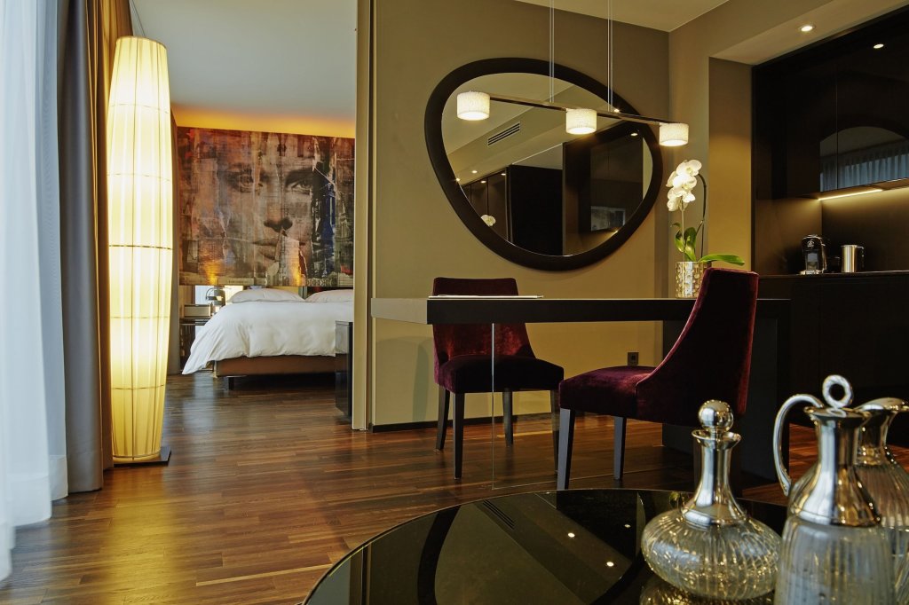 Savoy 7