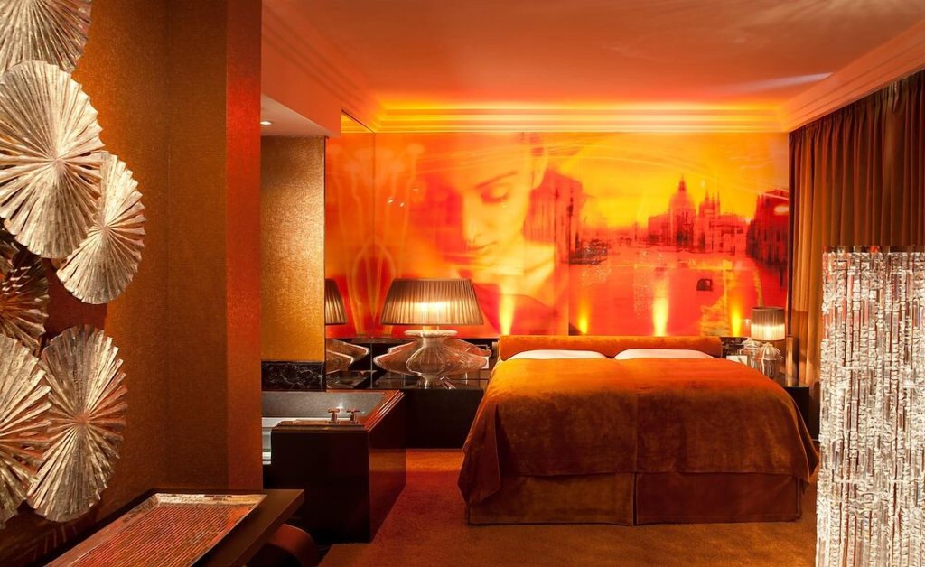 Savoy 12