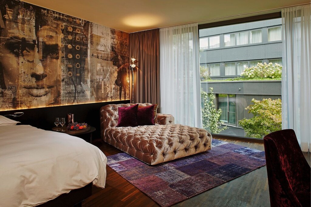 Savoy 22
