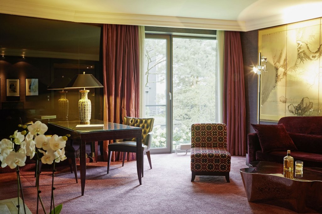 Savoy 9