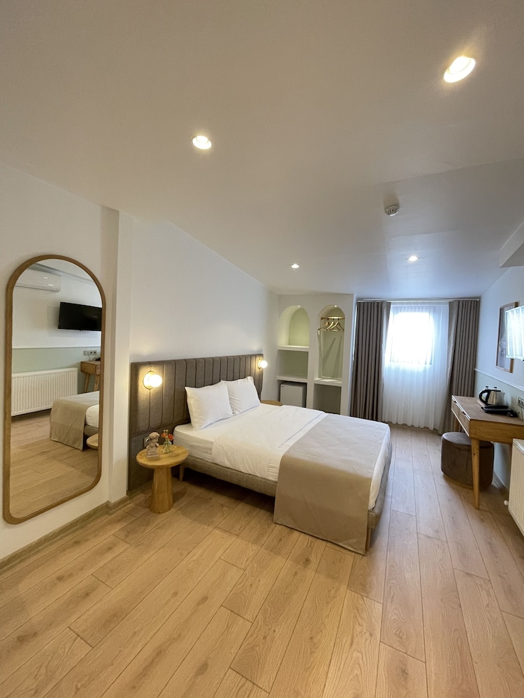 Meshk Airport Hotel 14