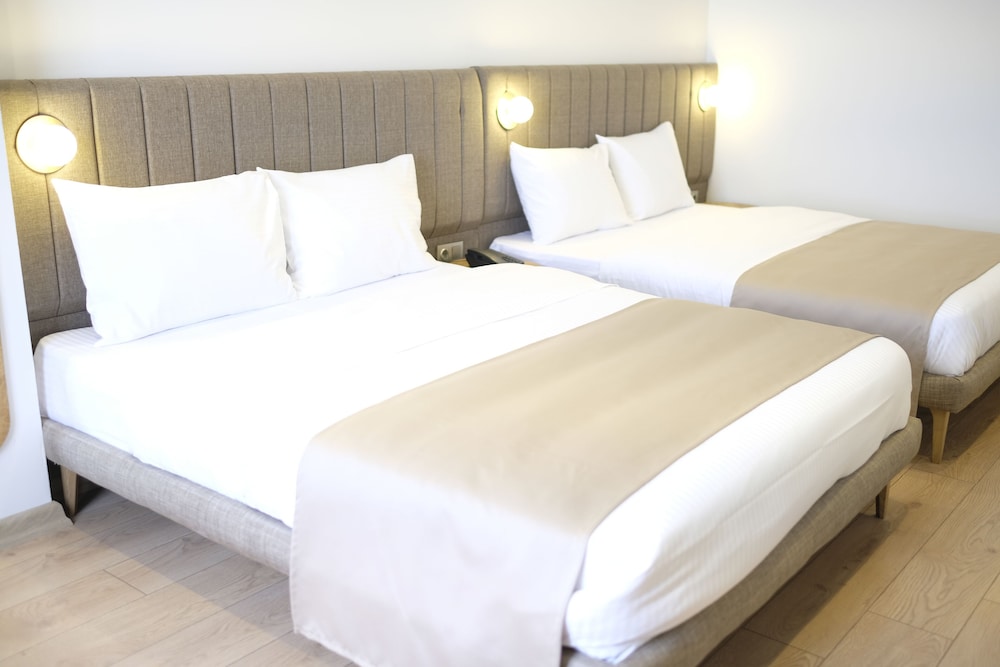 Meshk Airport Hotel 12
