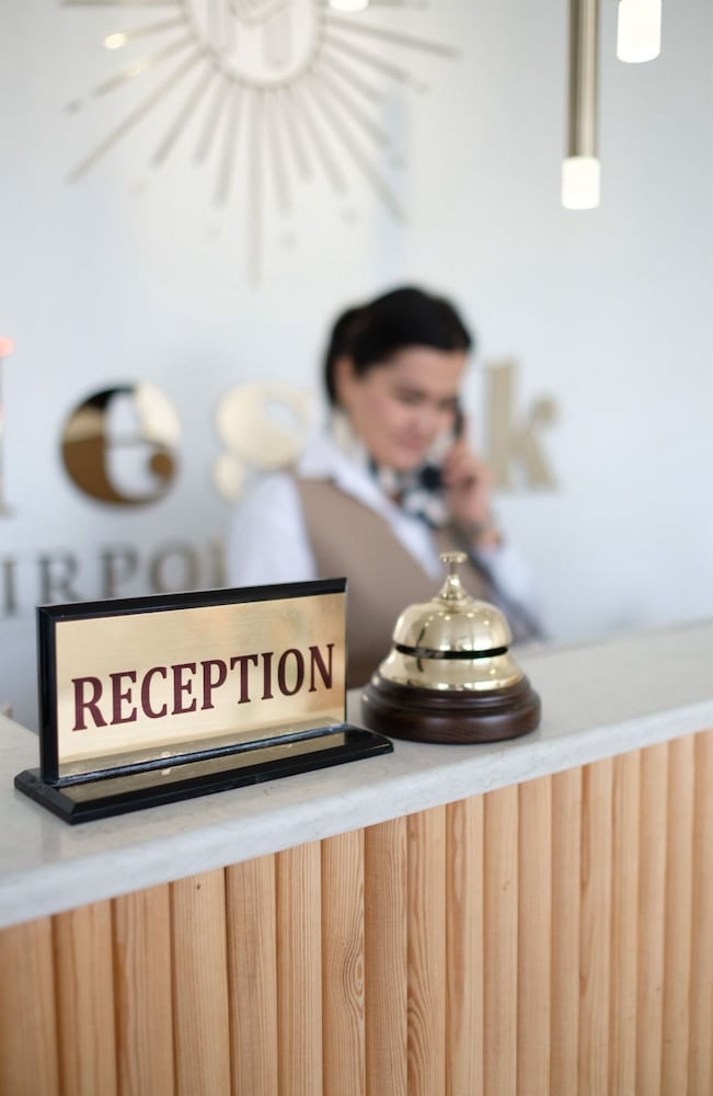 Meshk Airport Hotel 4