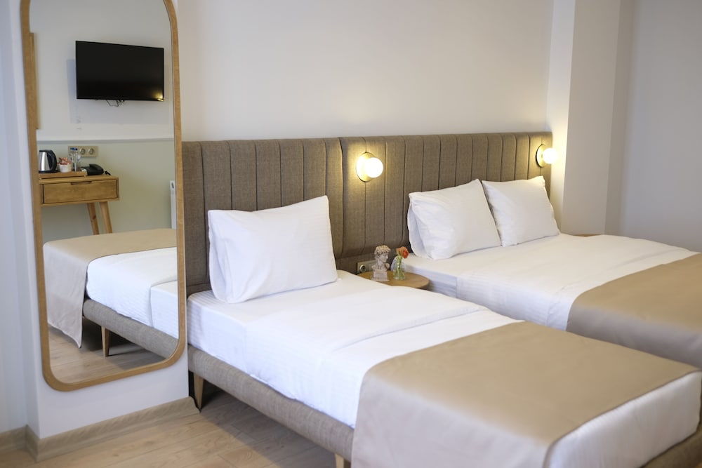 Meshk Airport Hotel 17