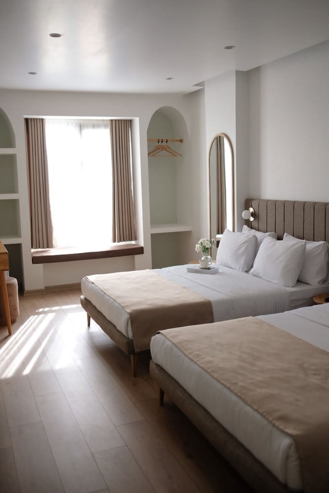 Meshk Airport Hotel 20