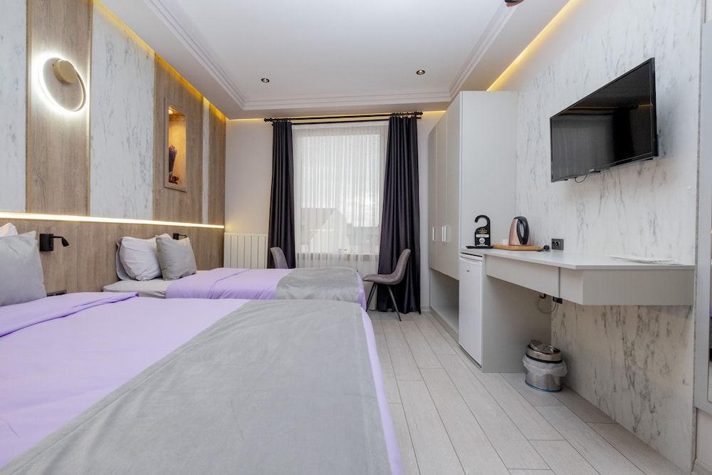 Lavender Hotel 7