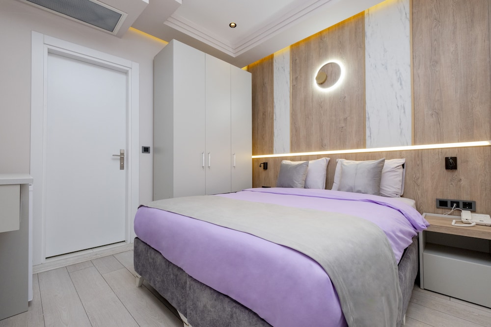 Lavender Hotel 17