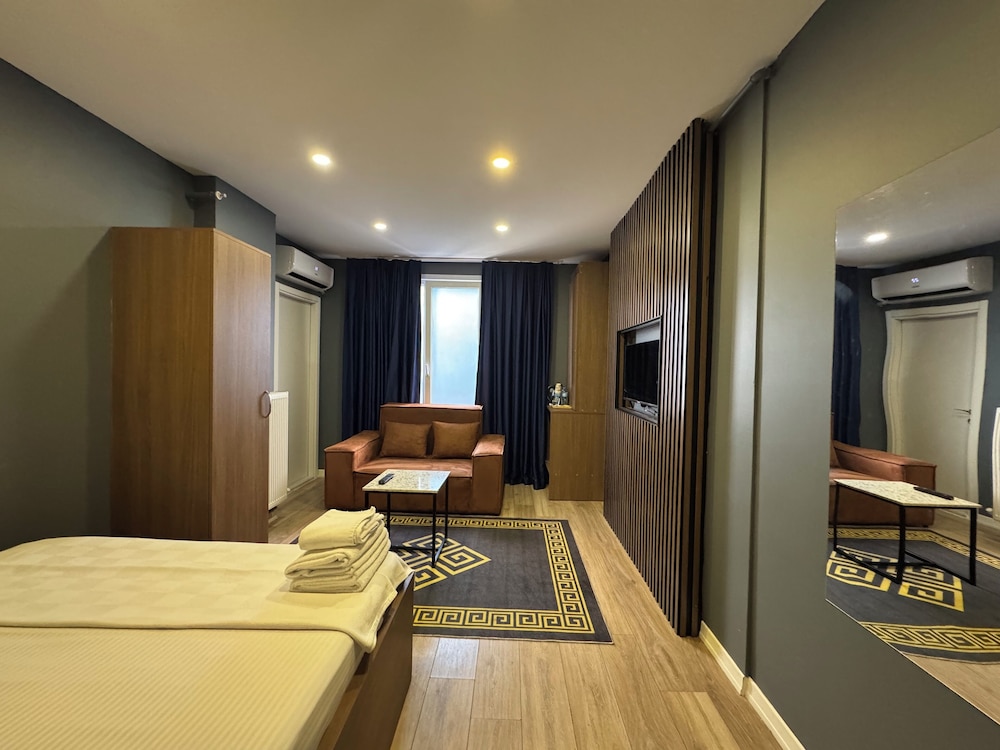 Guest Suites 8