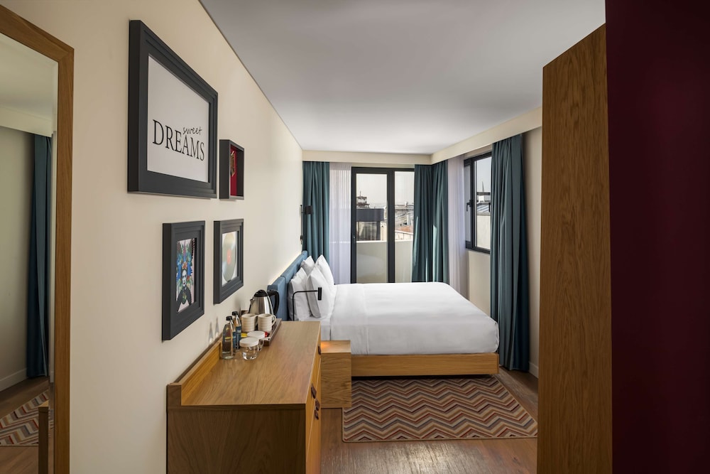Hampton by Hilton Istanbul Sirkeci 11