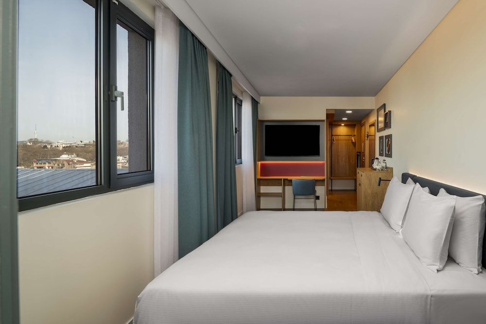 Hampton by Hilton Istanbul Sirkeci 12