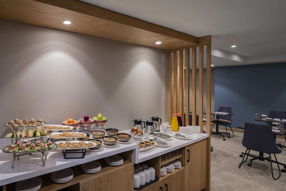 Hampton by Hilton Istanbul Sirkeci 24
