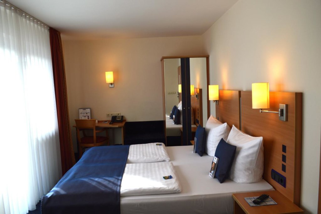 Hotel Plaza 4
