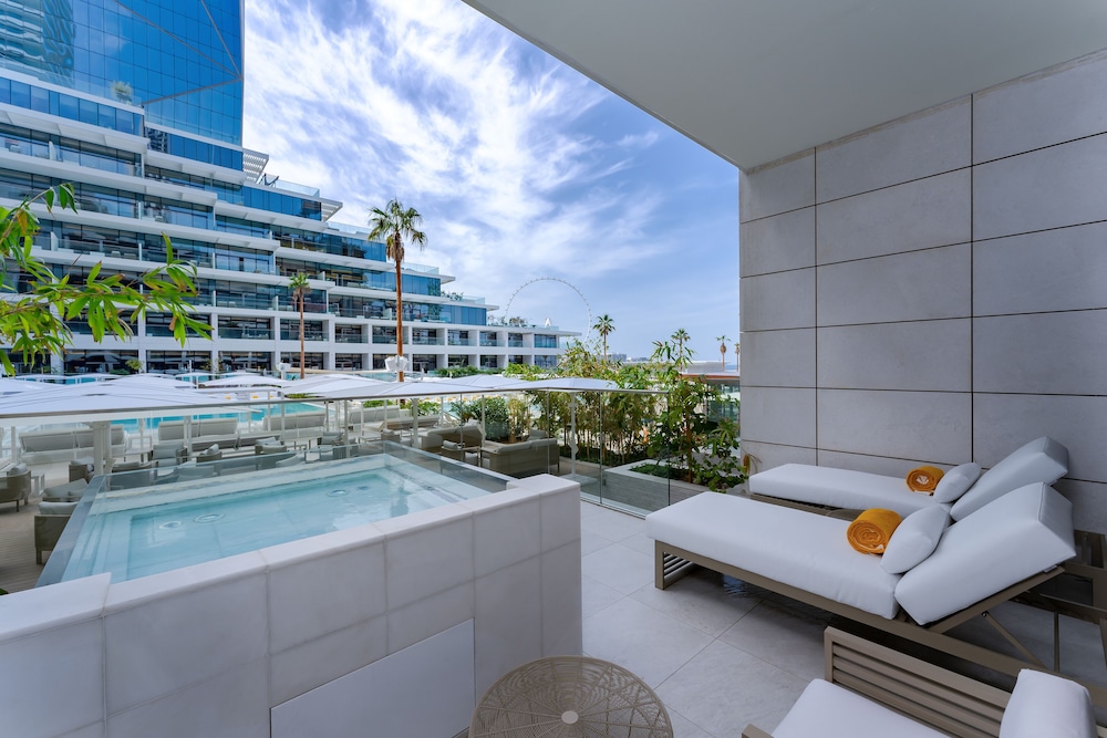 FIVE Luxe 4