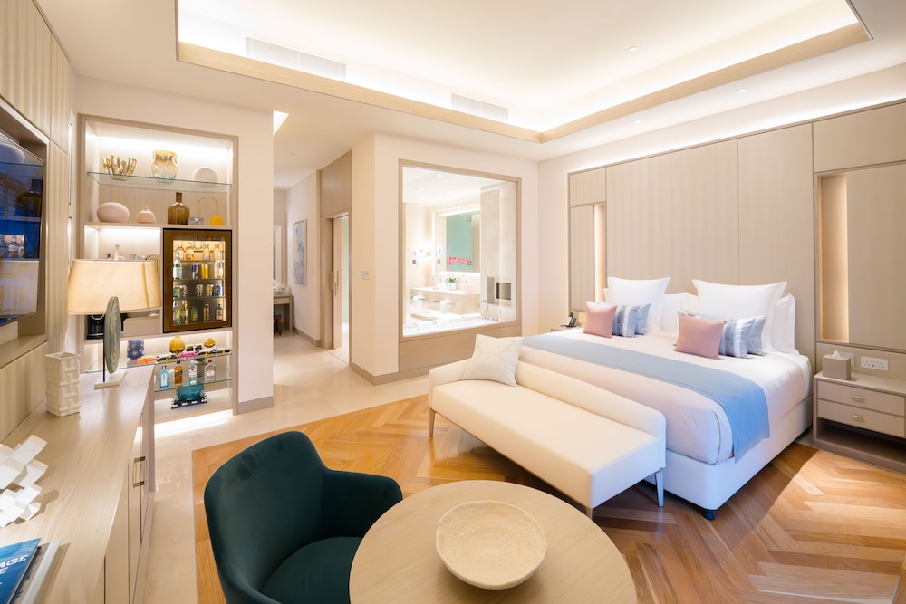 FIVE Luxe 13