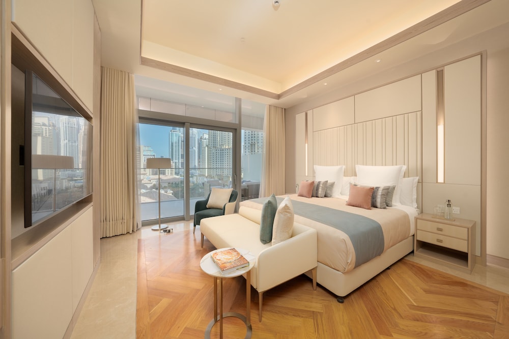 FIVE Luxe 16