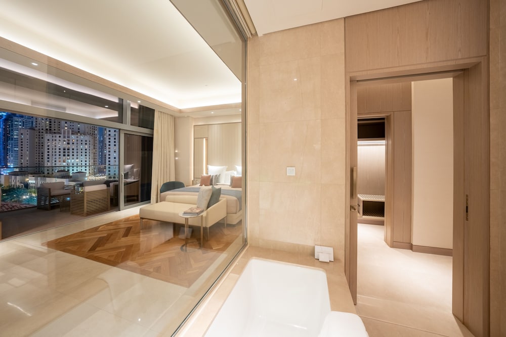 FIVE Luxe 10