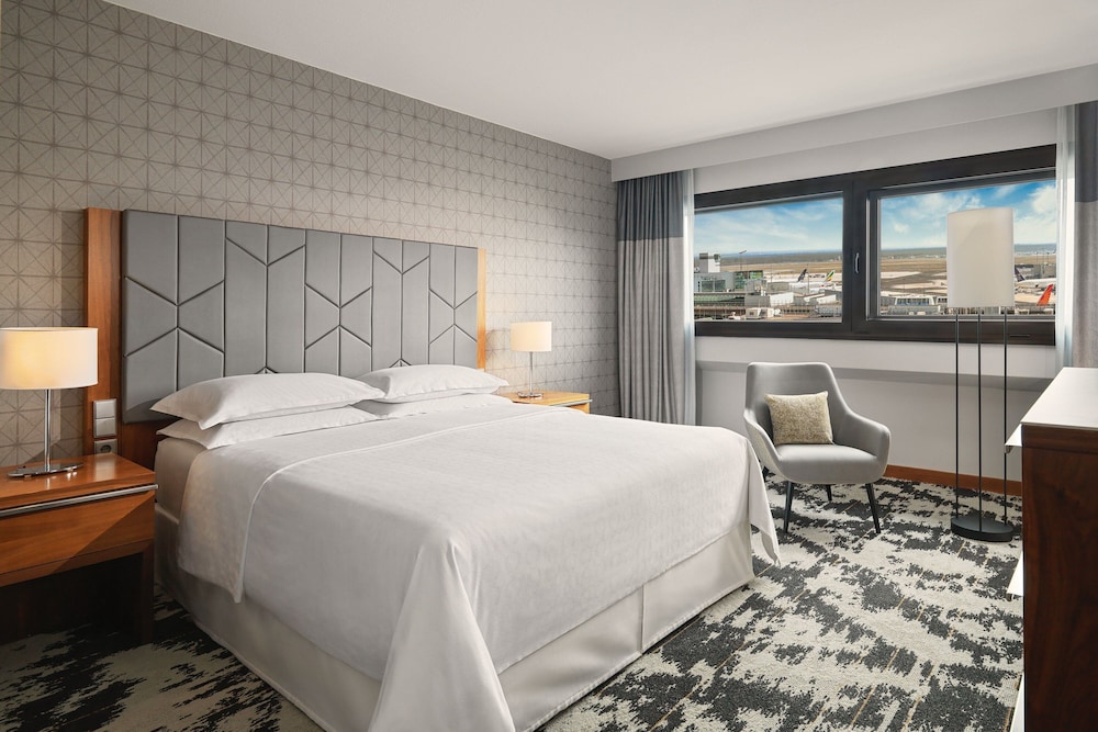 Sheraton Frankfurt Airport Hotel & Conference Center 10