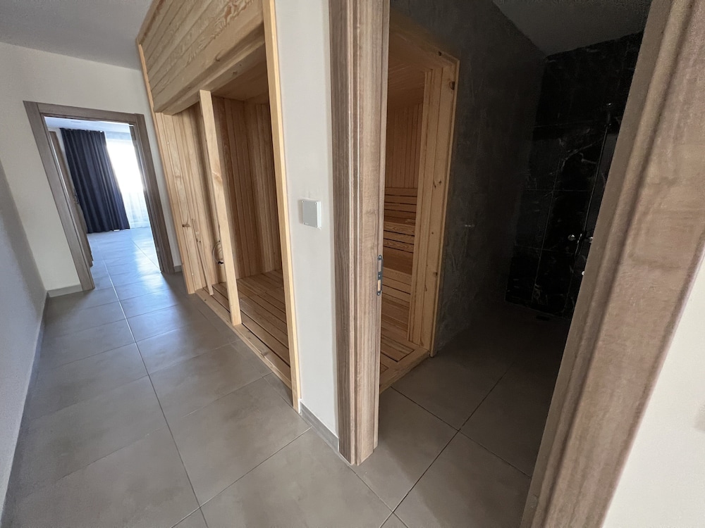 Almaris Resort Hotel 11