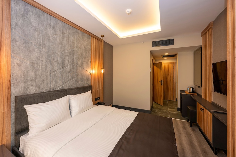 The Nirvanas Hotel 13