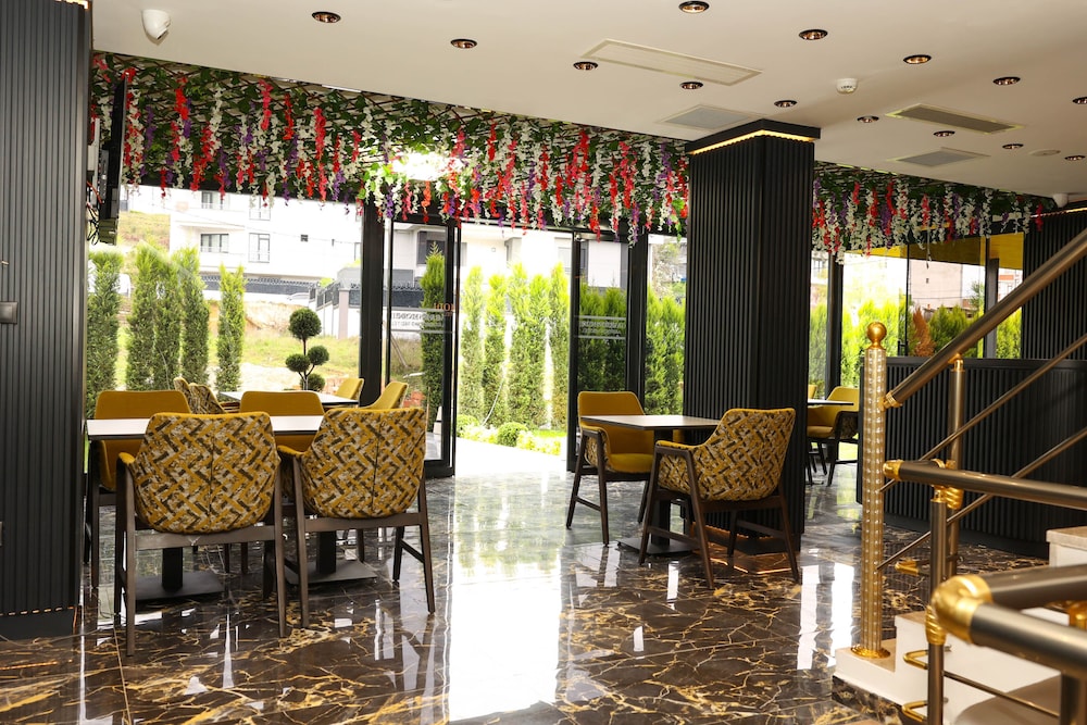 Garden Mode Airport Hotel 8