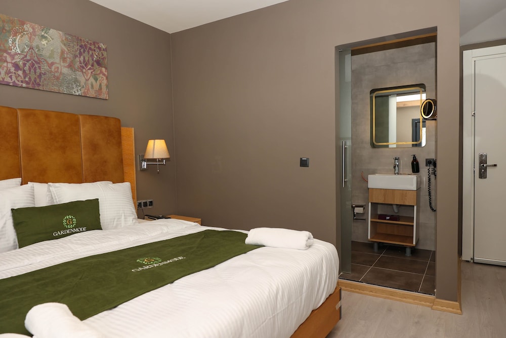 Garden Mode Airport Hotel 18