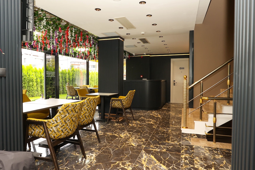 Garden Mode Airport Hotel 7