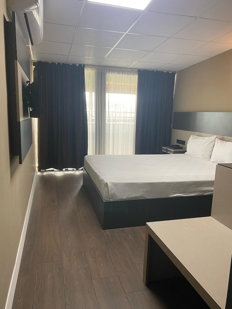 Esse Joven Hotel 12