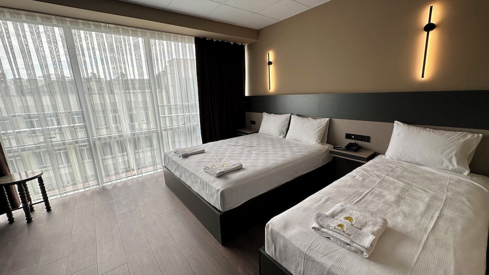 Esse Joven Hotel 10