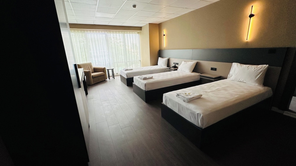 Esse Joven Hotel 5