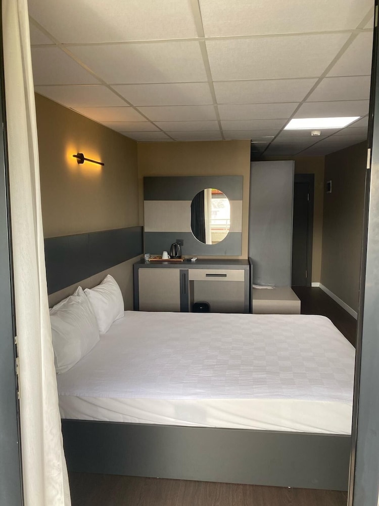 Esse Joven Hotel 13
