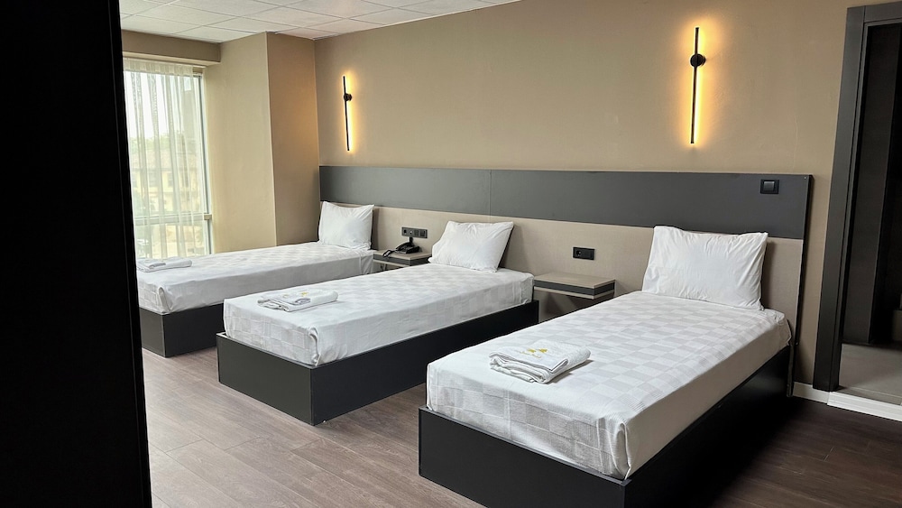 Esse Joven Hotel 8